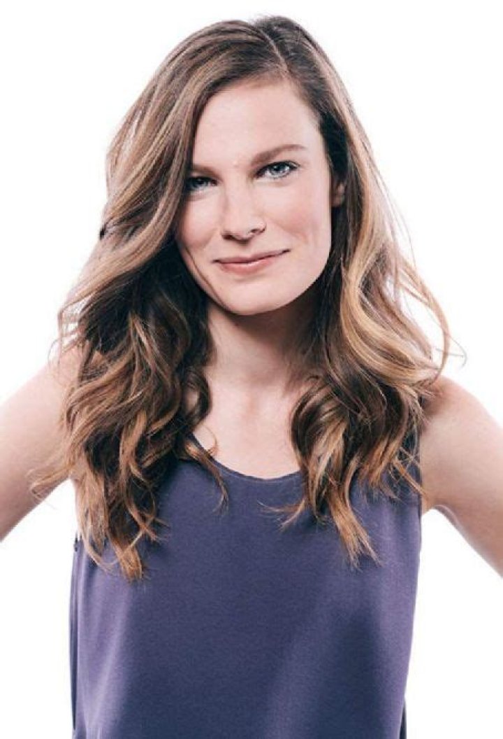 Does Lindsay Burdge Have a Husband? Family Life Insight