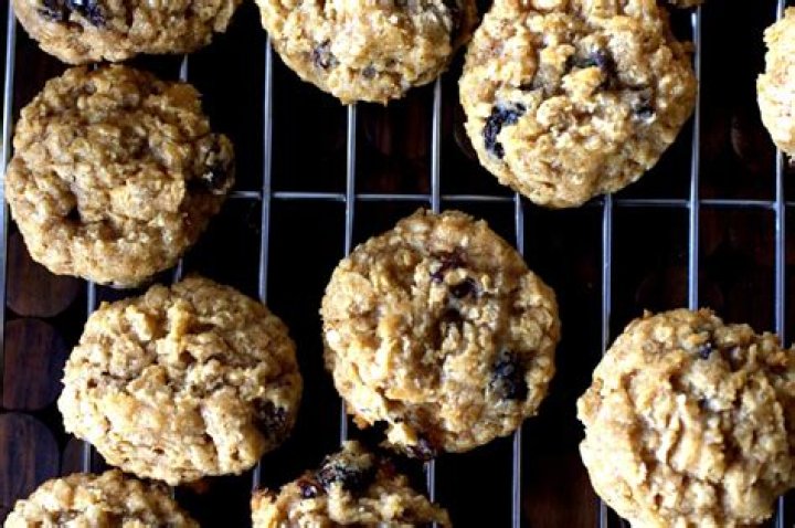 thick, chewy oatmeal raisin cookies